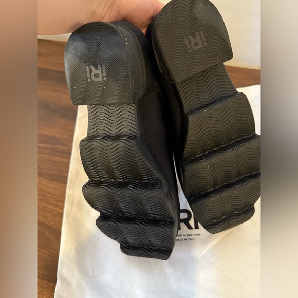 iRi WES I Womens size 8 Black Low Top Sneaker - Picture 4 of 8